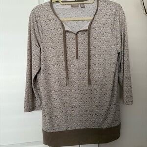 Chico's Taupe Geometric Women's Blouse  size 0 (size 4 or small)